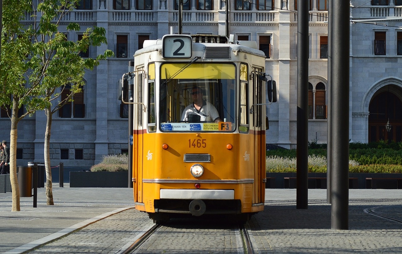 tram-854618_1280.jpg
