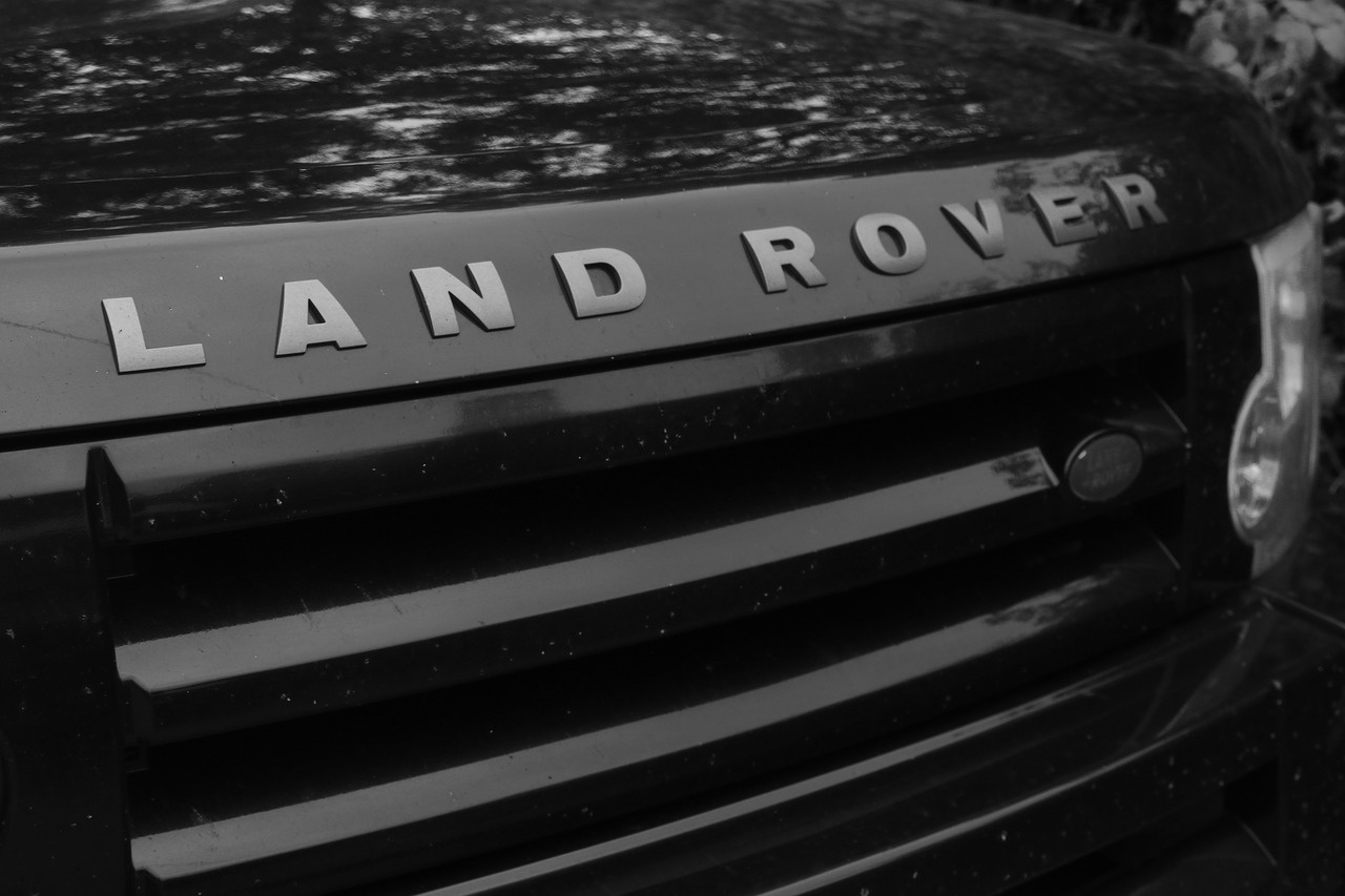 land-rover-2691854_1280 (1).jpg