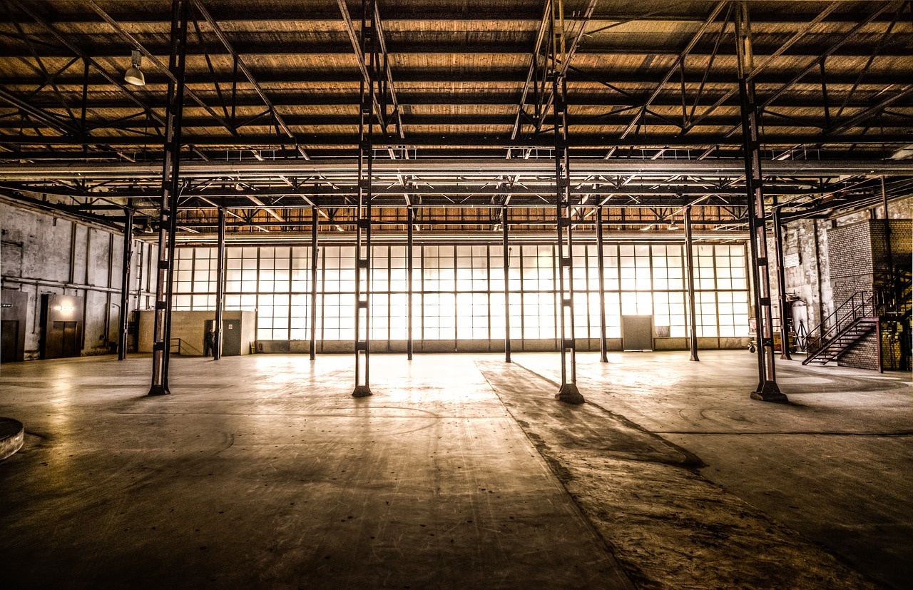 abandoned-2041218_1280.jpg