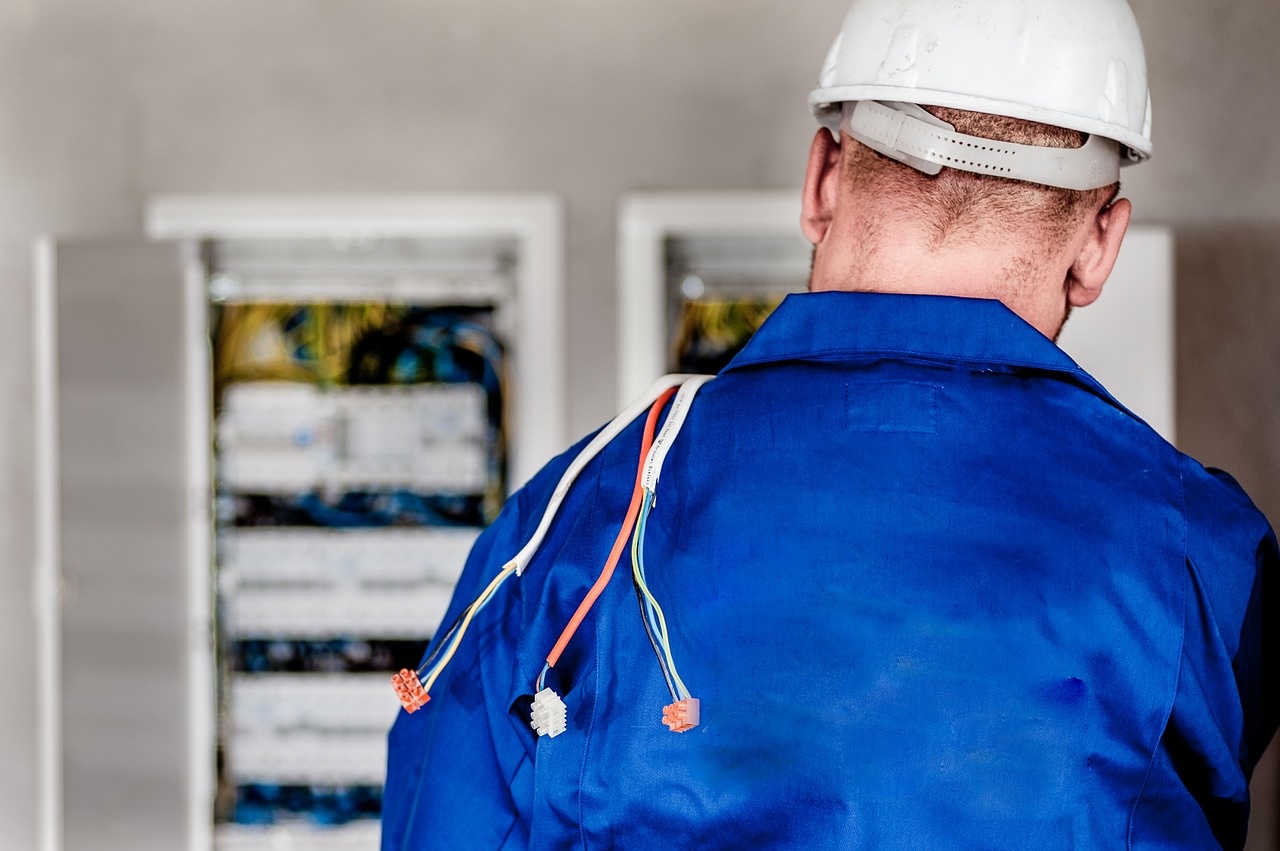 electrician-1080586_1280.jpg