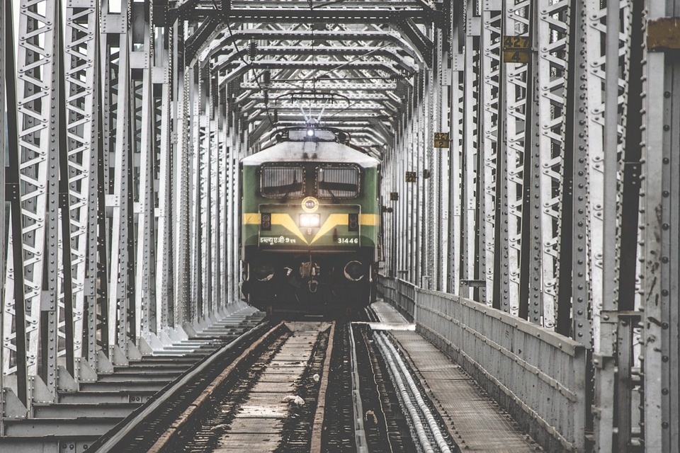 train-1209291_960_720.jpg