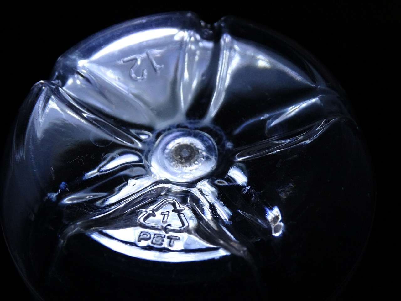 plastic-bottle-440365_1280.jpg