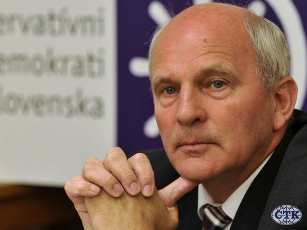 117034-miklosko-nestandard2.jpg