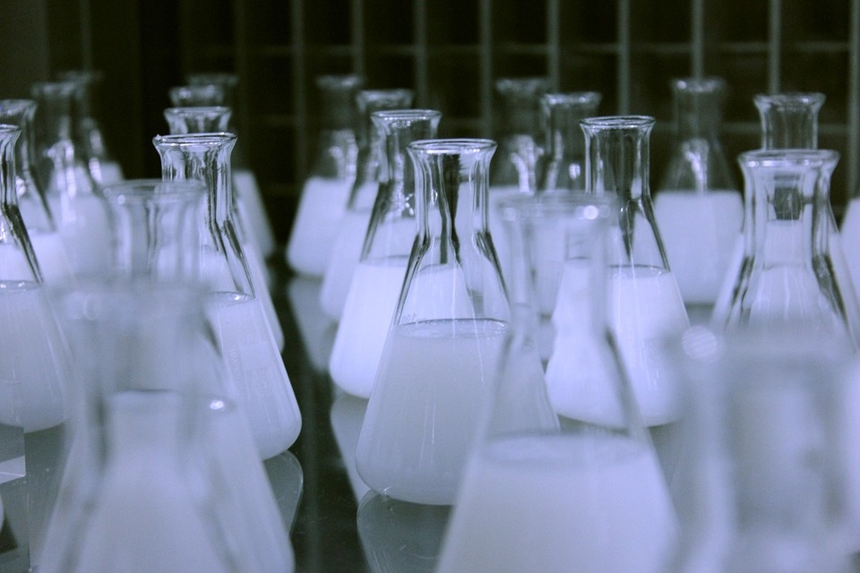flasks-606612_960_720.jpg