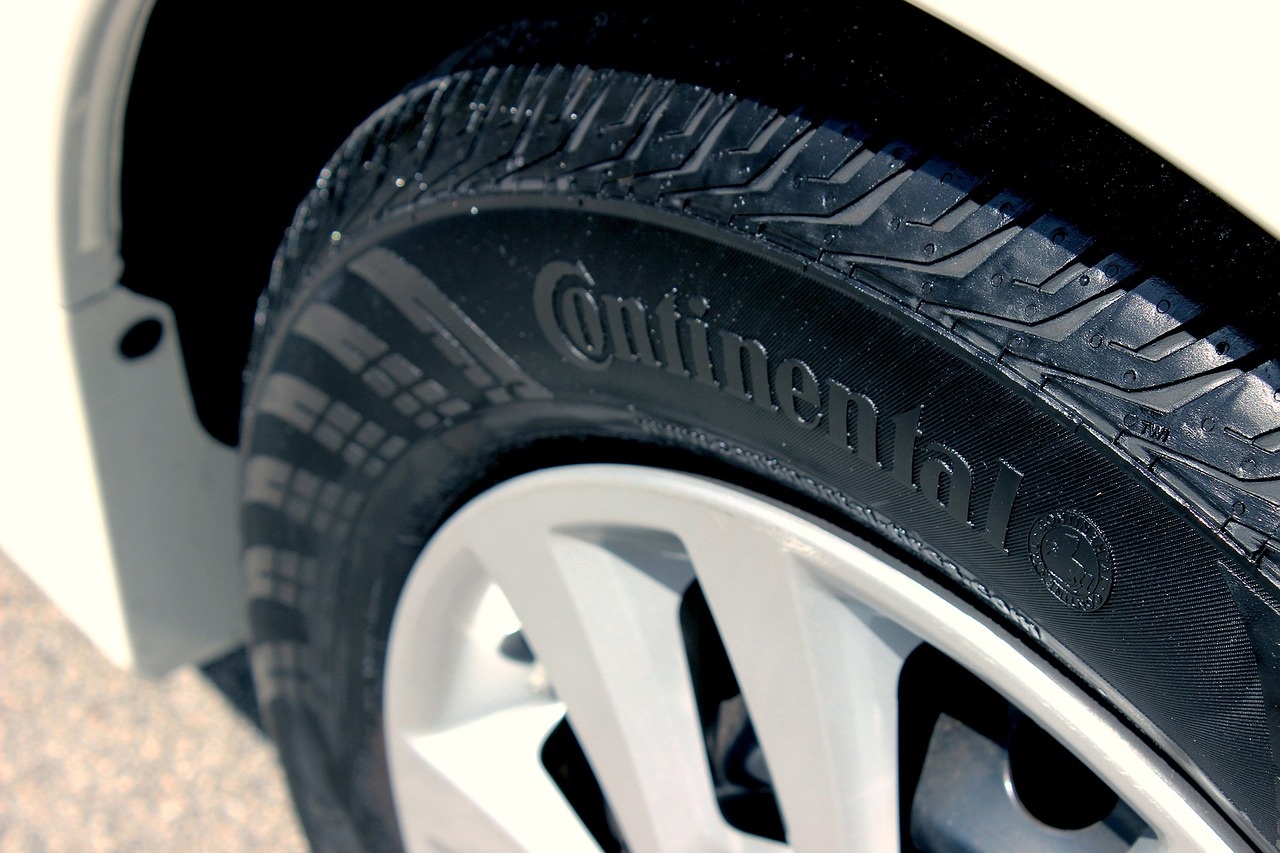 tire-885311_1280.jpg