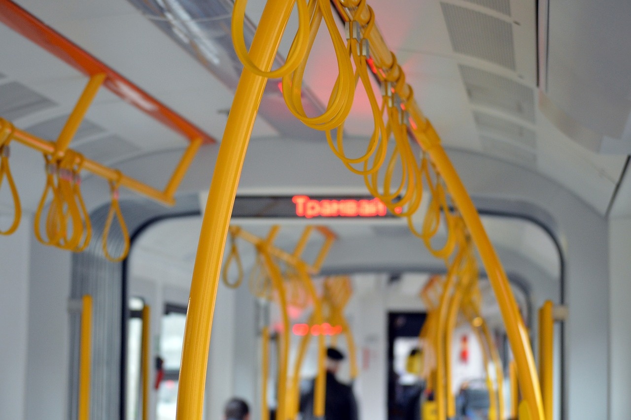 tram-1547079_1280 (1).jpg