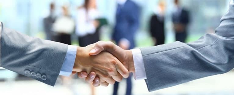 stretta di mano business.jpg