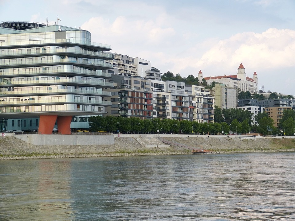 bratislava-2531198_960_720.jpg