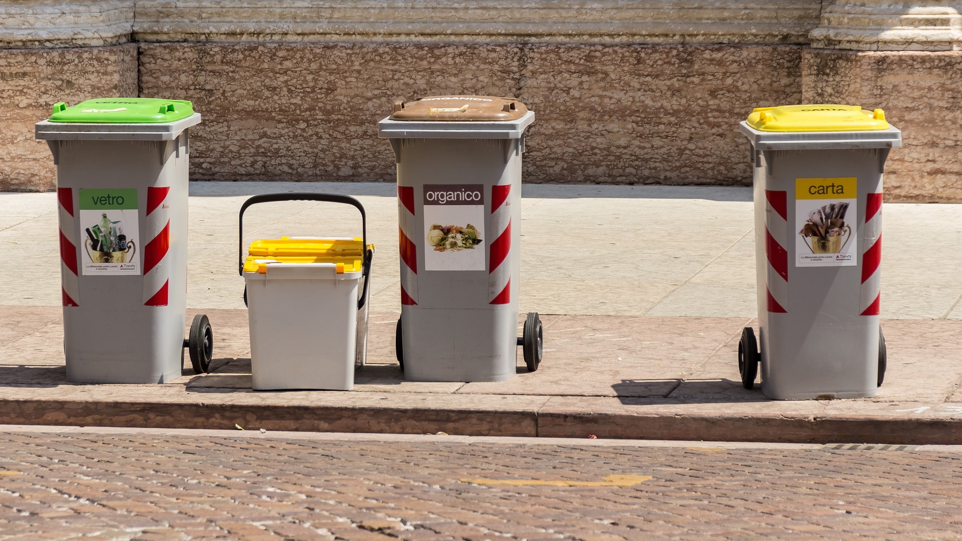 garbage-915856_1920.jpg