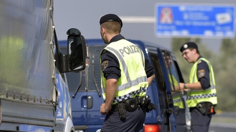 fWt3.rakusko_policia_jpg.jpg