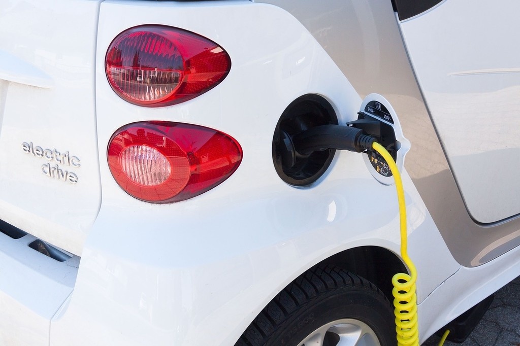 rsoH.electric_car_734573_1280_jpg.jpg