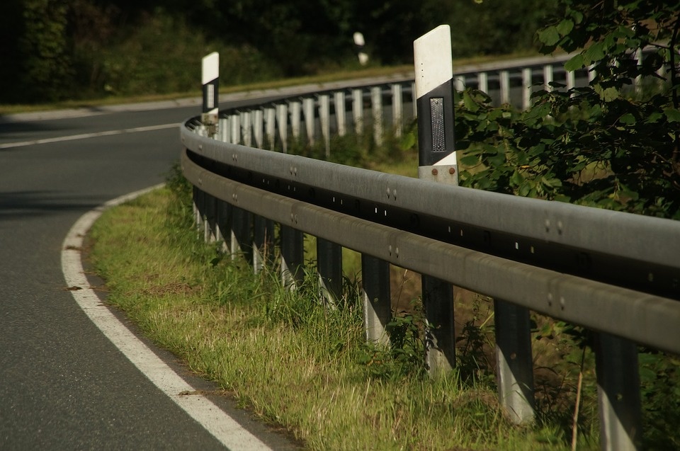guard-rail-4199440_960_720.jpg