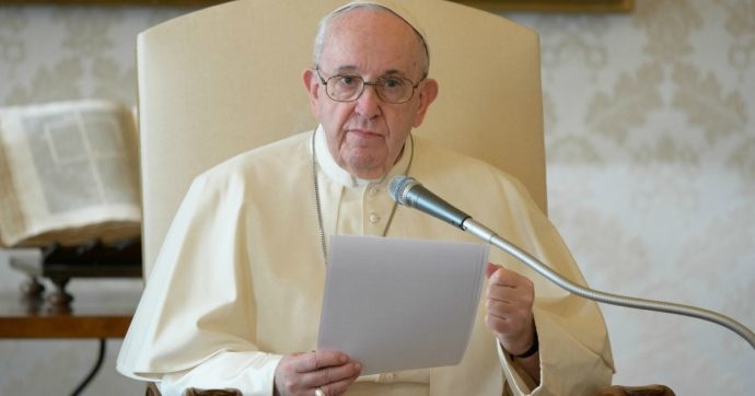 Papa-Francesco-1200-690x362.jpg