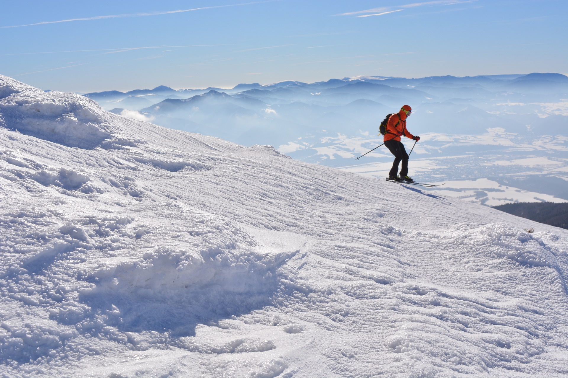 alpine-skier-4817894_1920.jpg