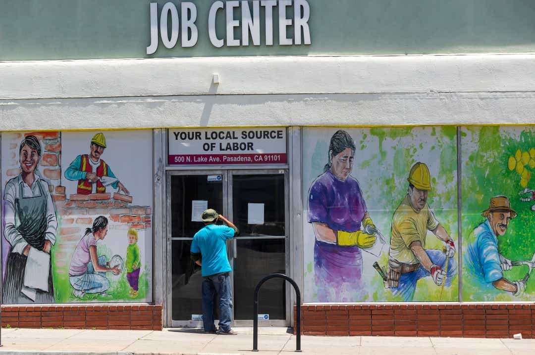 1820b08f-4382-4521-aae0-45847c1559f6-AP_Virus_Outbreak_Unemployment.jpg