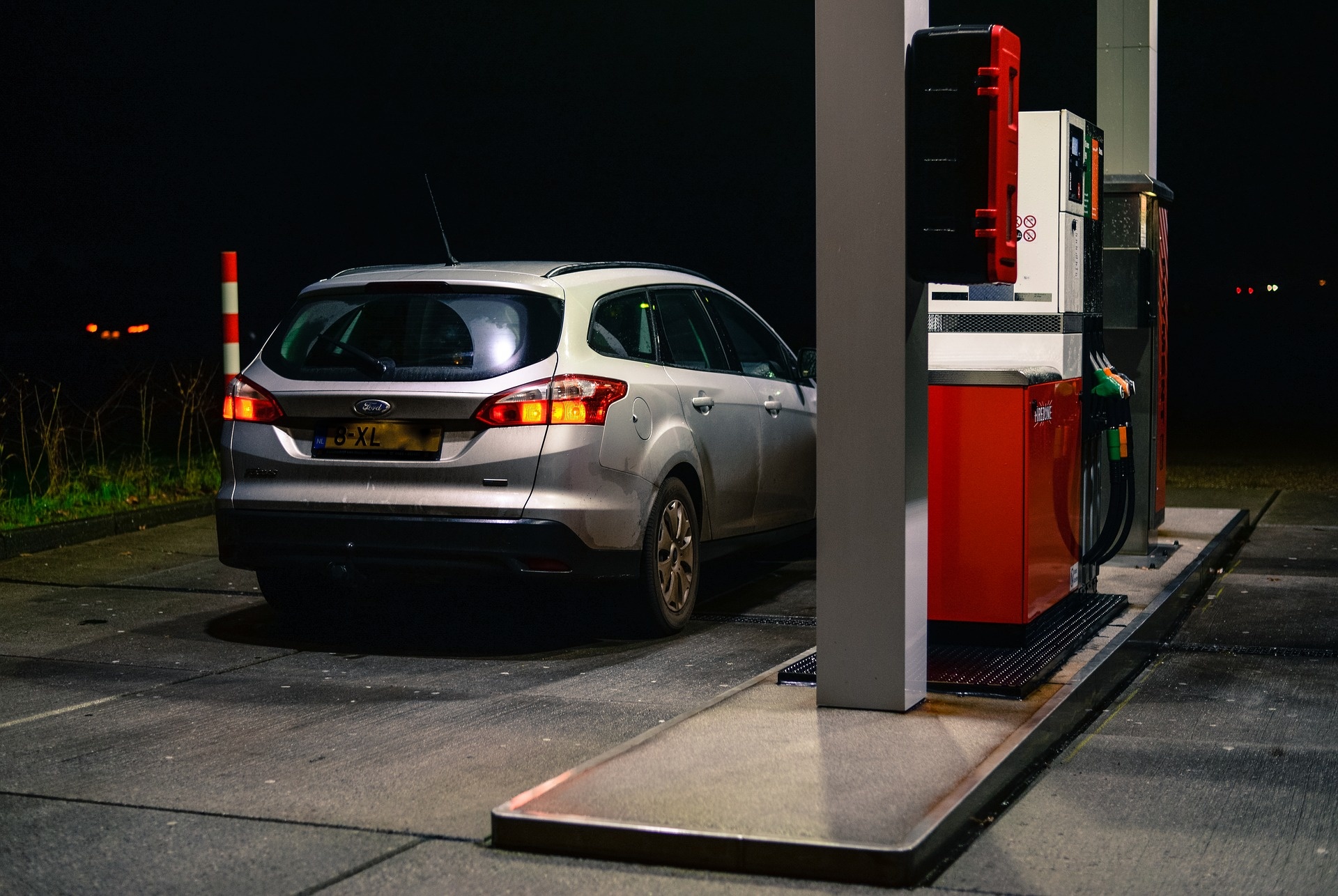 petrol-2954372_1920.jpg