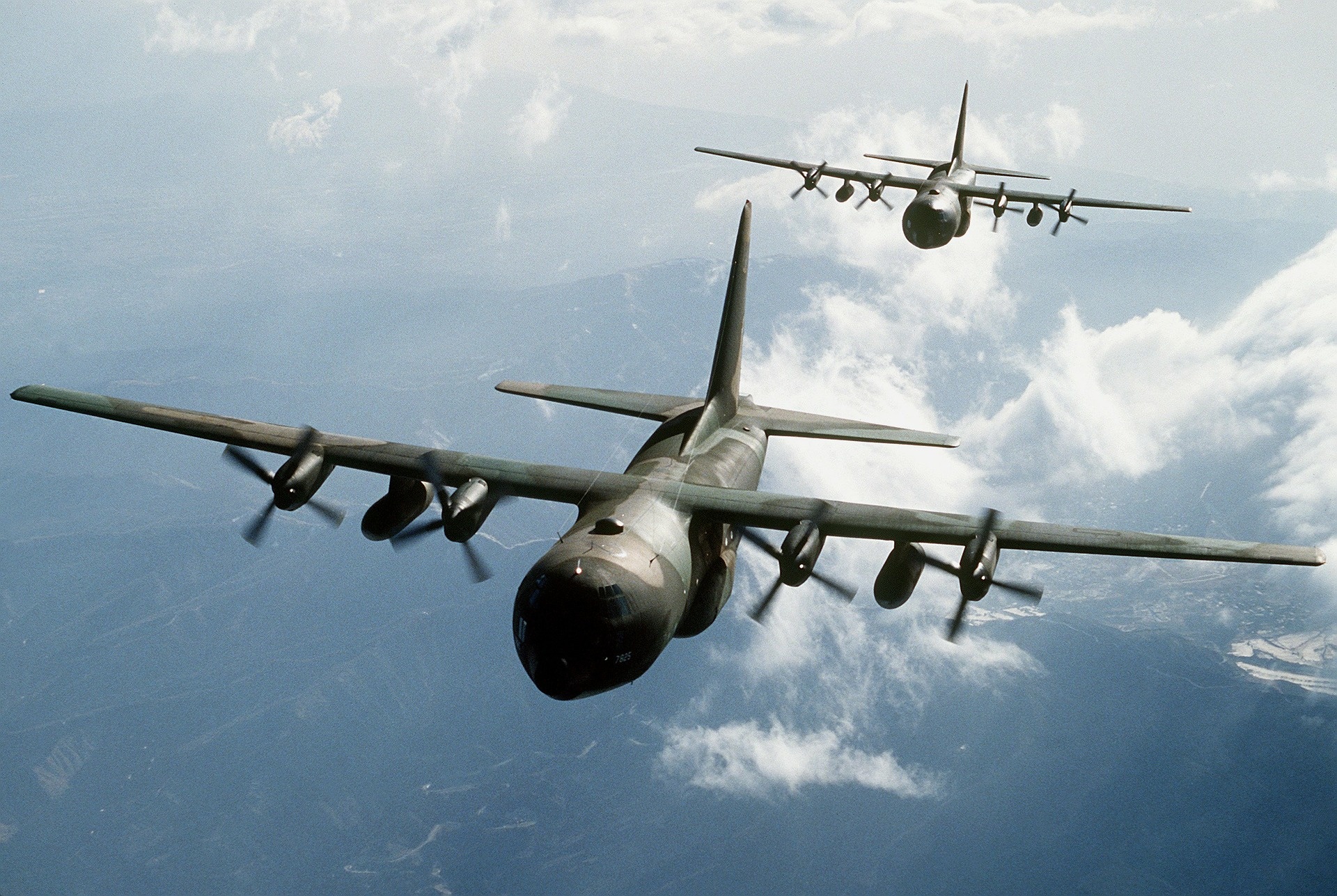 aircraft-1005_1920.jpg