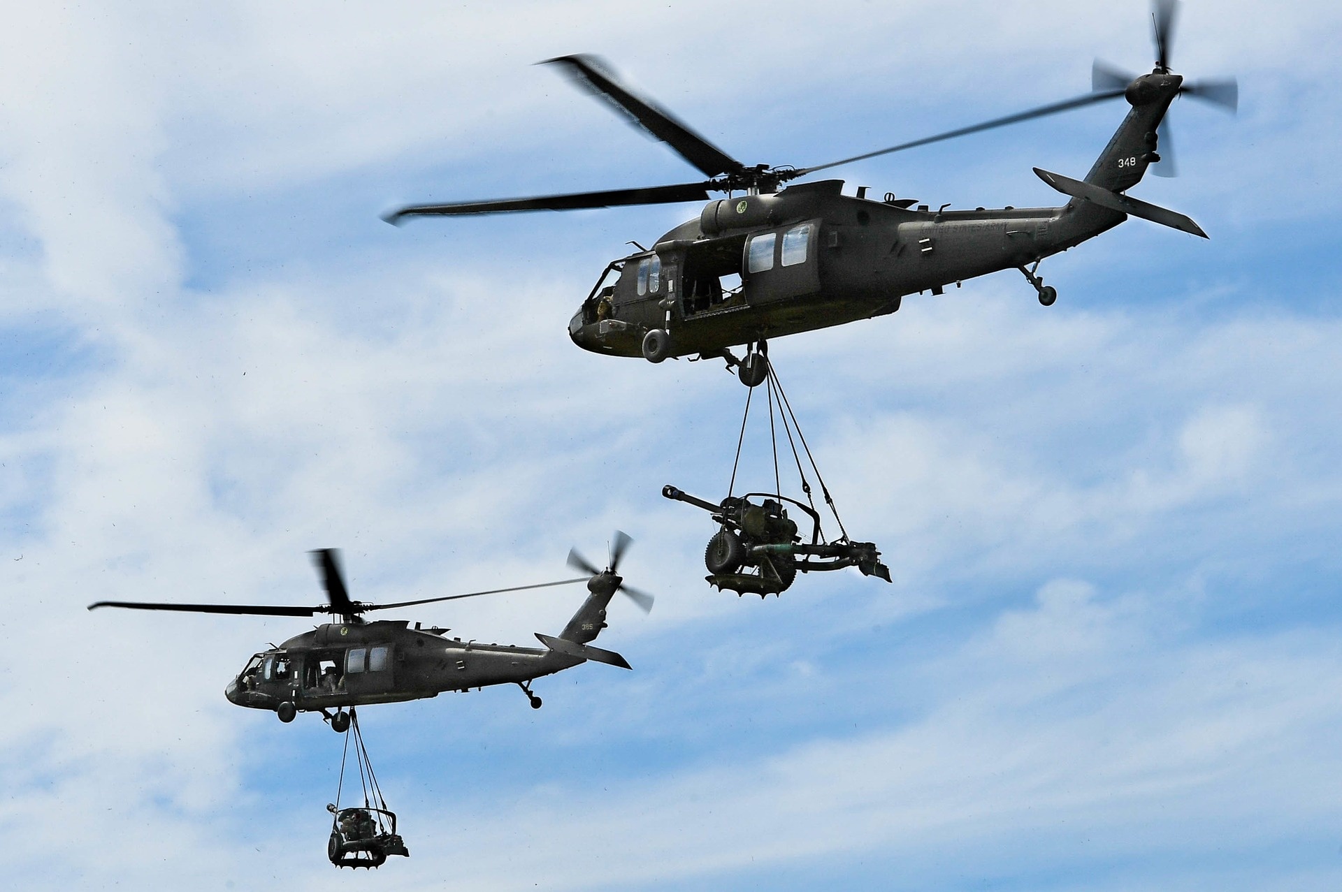 uh-60-black-hawk-2678877_1920.jpg