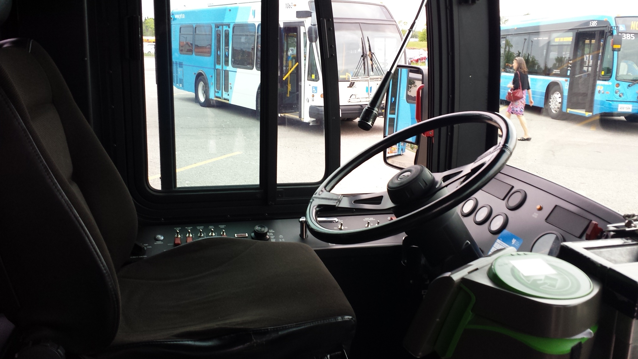 YRT_1021_driver's_area.jpg