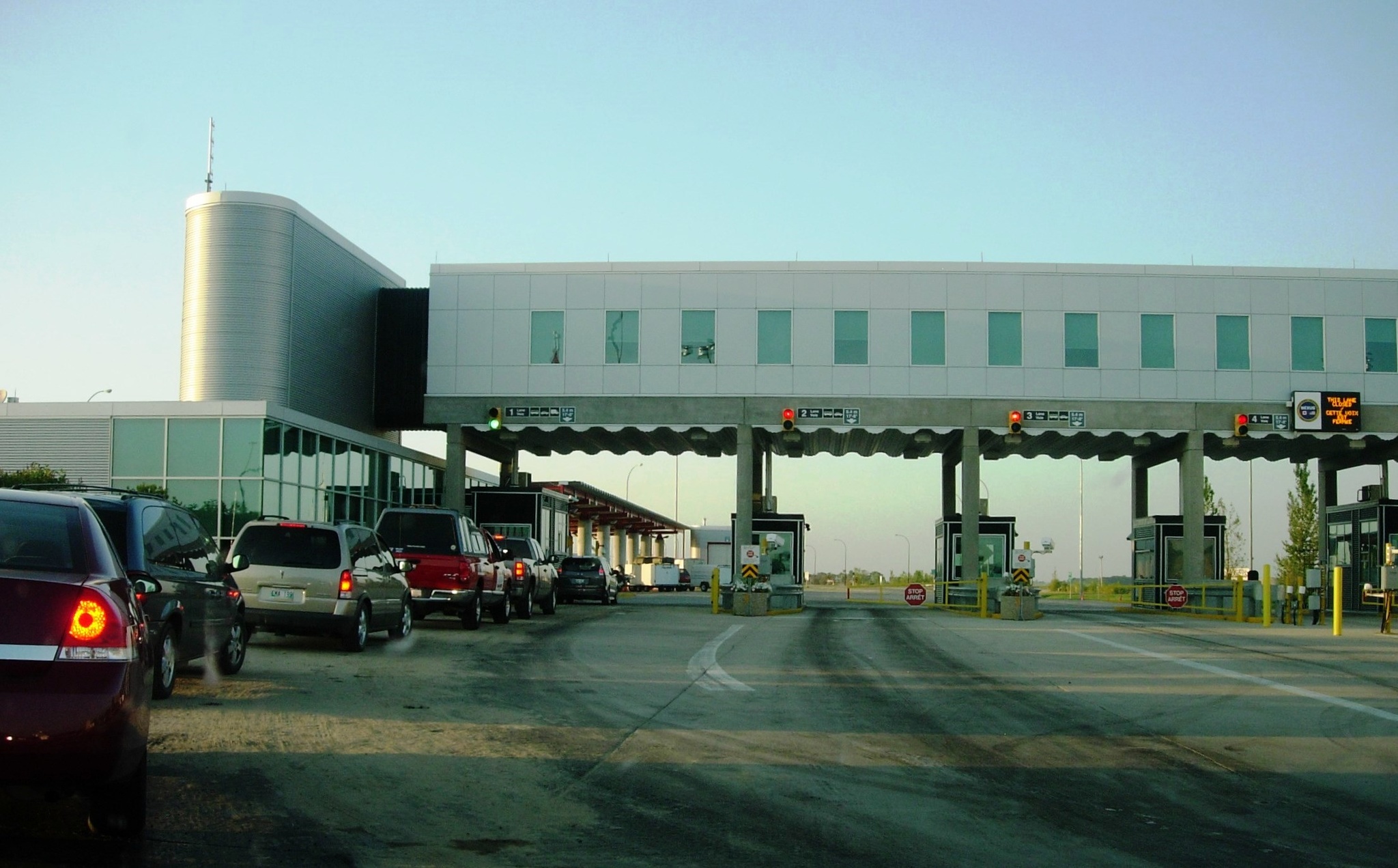 Emerson_MB_border_station.jpg