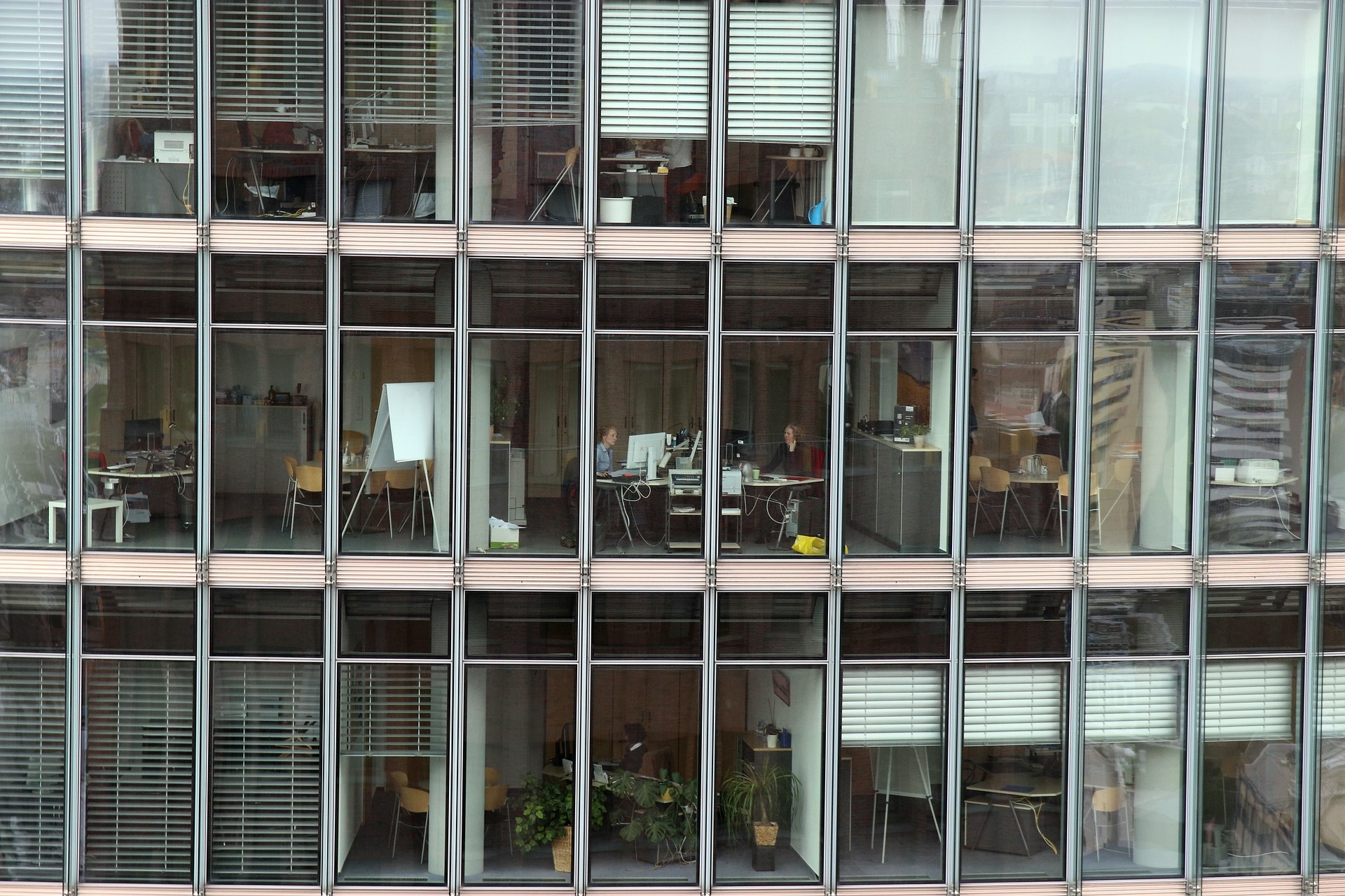 office-1006107_1920.jpg