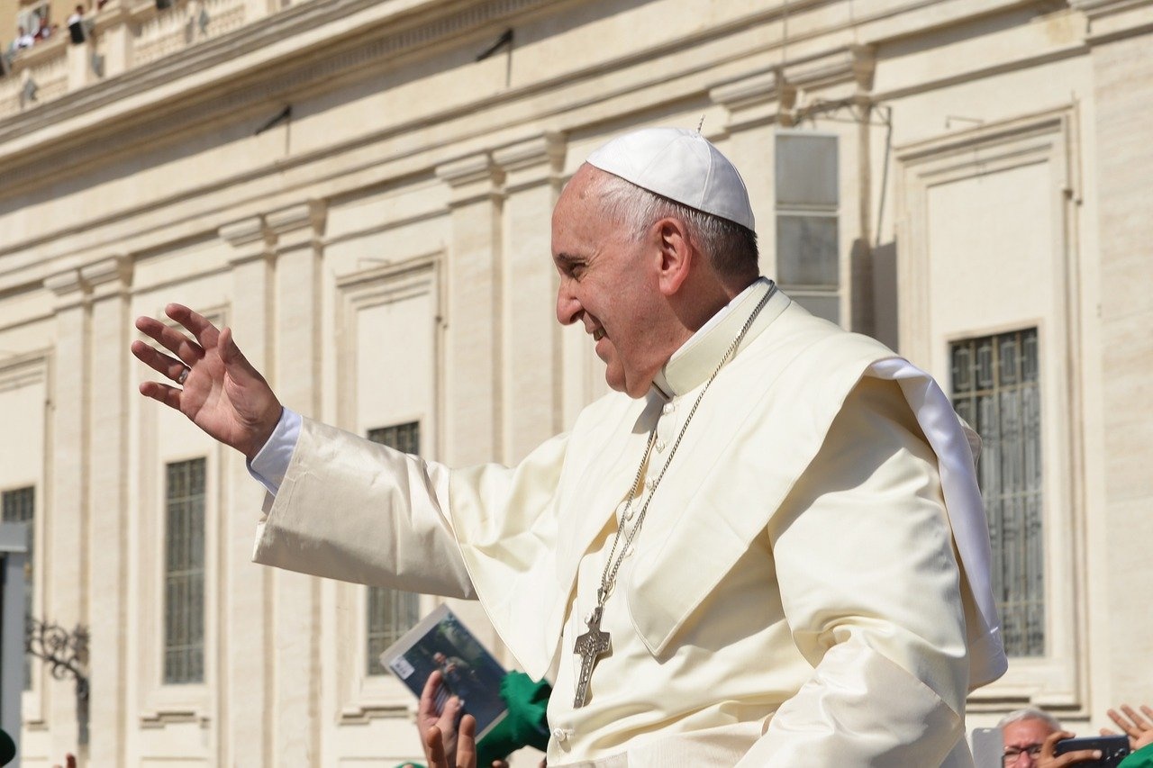 pope-5519250_1280.jpg