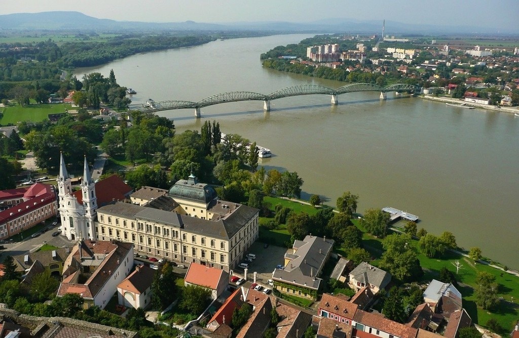 sturovo.jpg