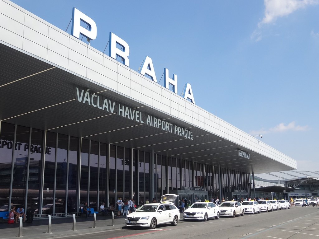 praga airport.jpg