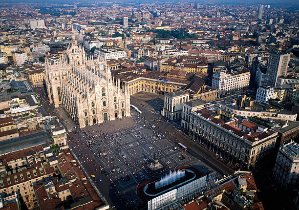 milano piazza.jpg