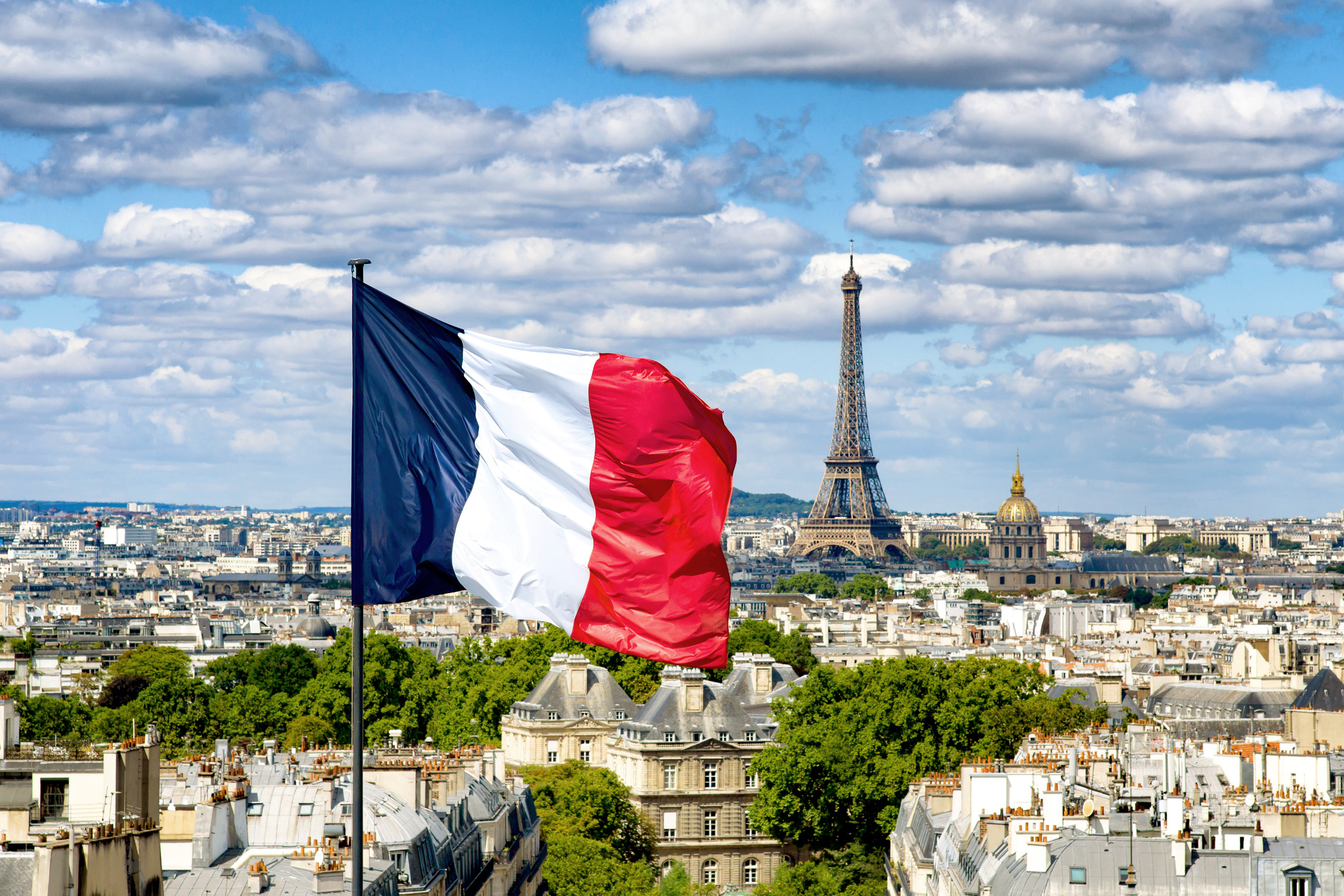285049-2022x1348-french-flag-in-paris.jpeg