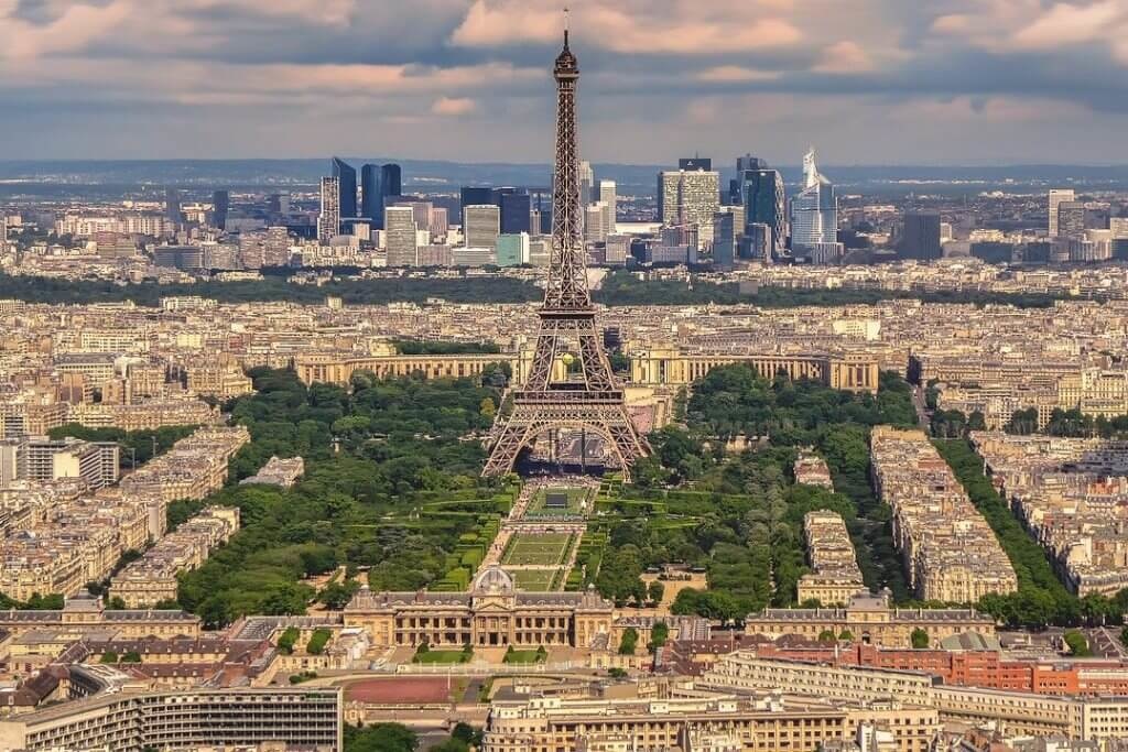 5df7872b90f9b_Pariz.jpg