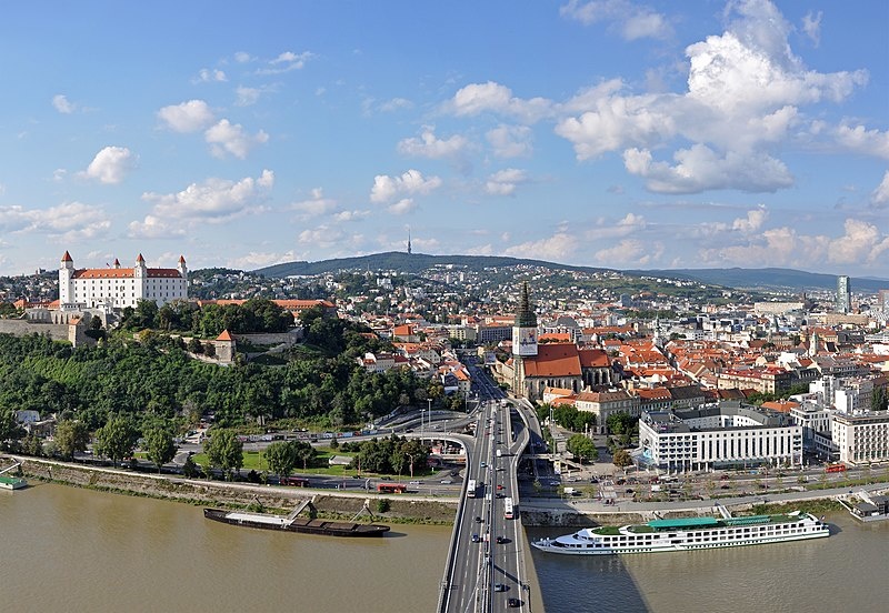 800px-Bratislava_Panorama_R01.jpeg