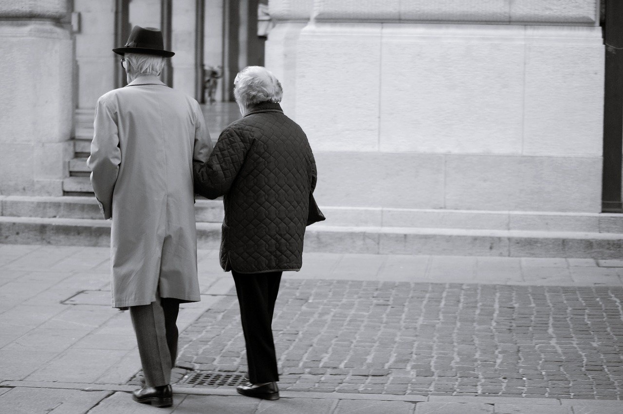 old-people-3688950_1280.jpg