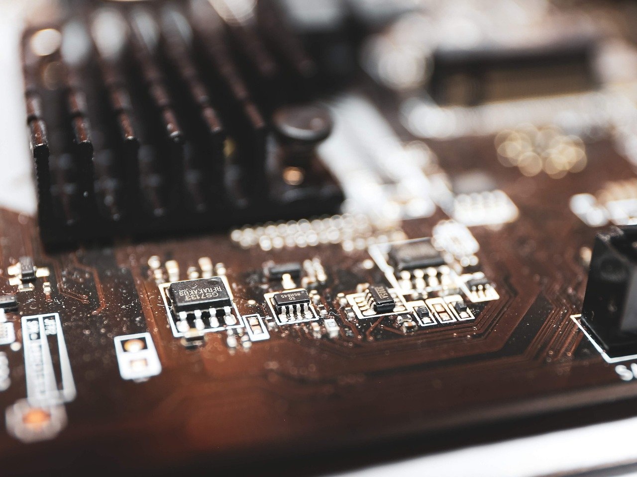 semiconductors-5250768_1280.jpg