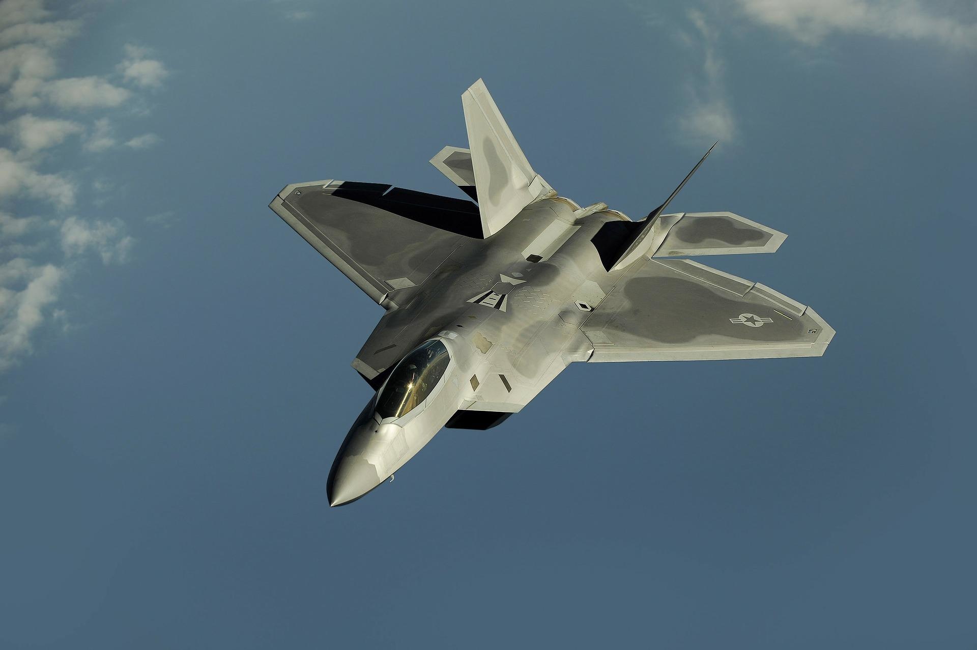 aircraft-g09cc99d4f_1920.jpg