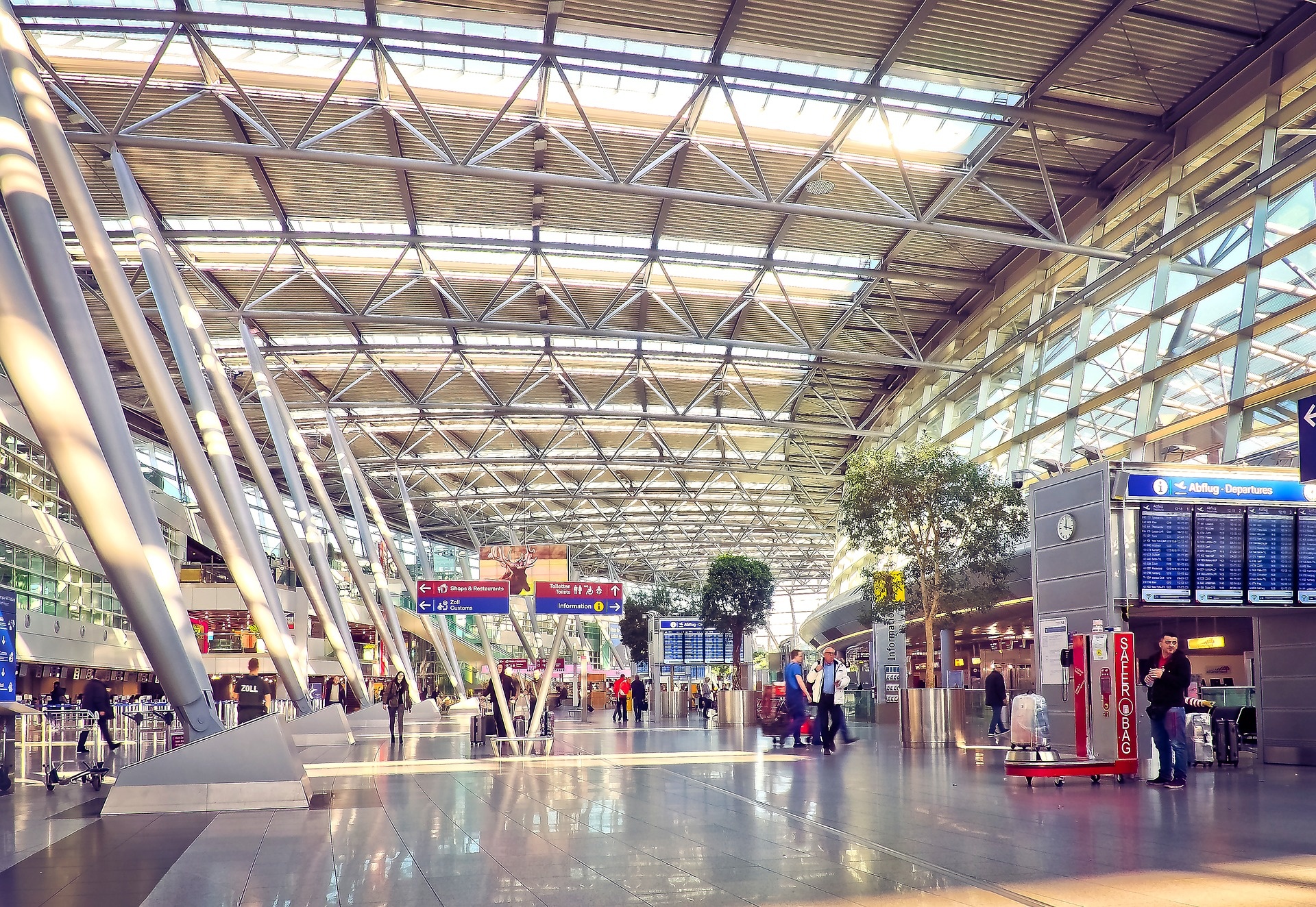 airport-g541ade78d_1920.jpg