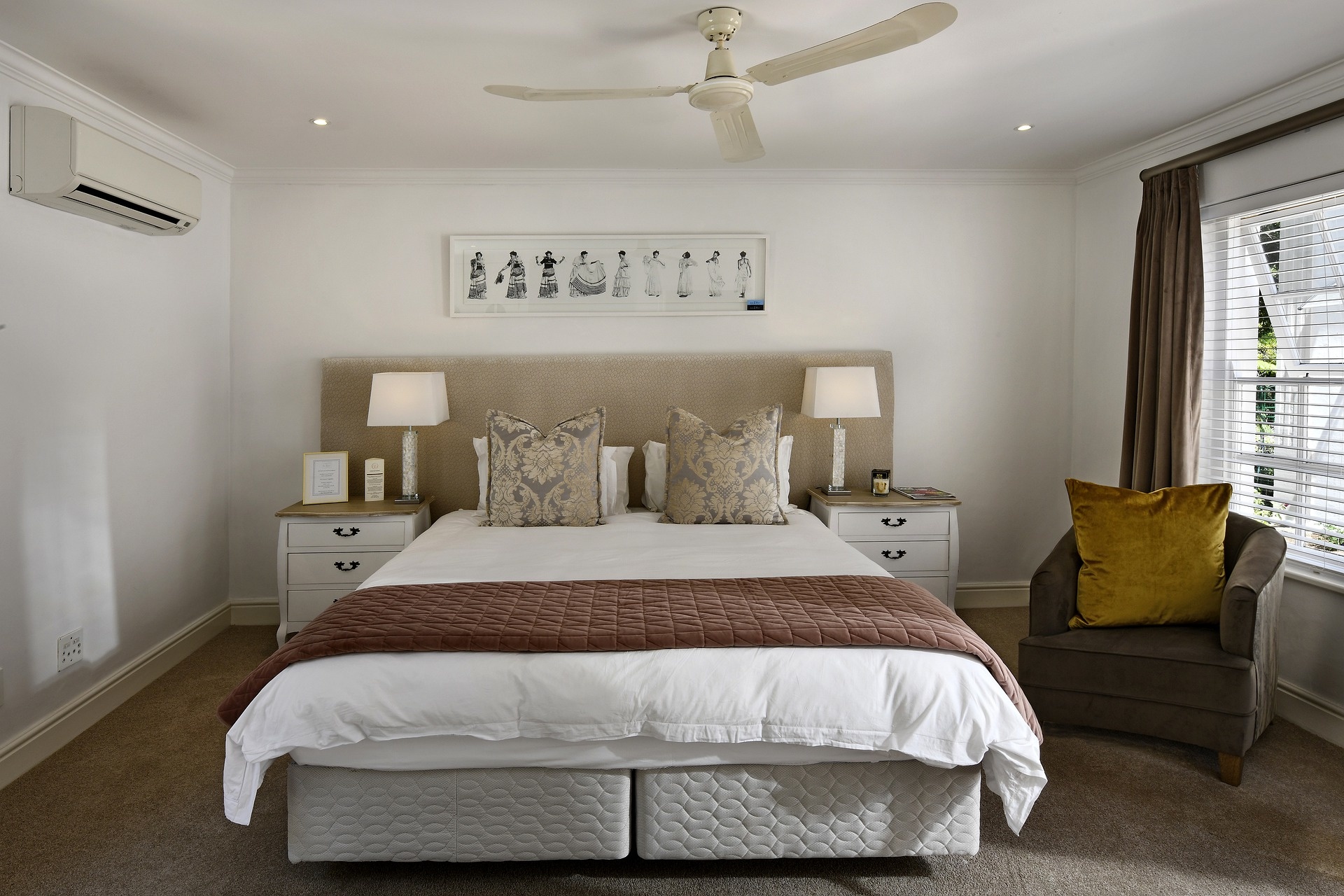 bedroom-gadc85f695_1920.jpg