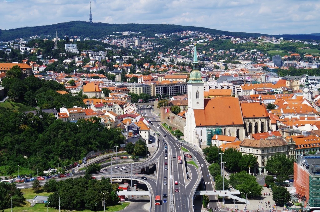 bratislava-g18a8d11a3-1920.jpeg