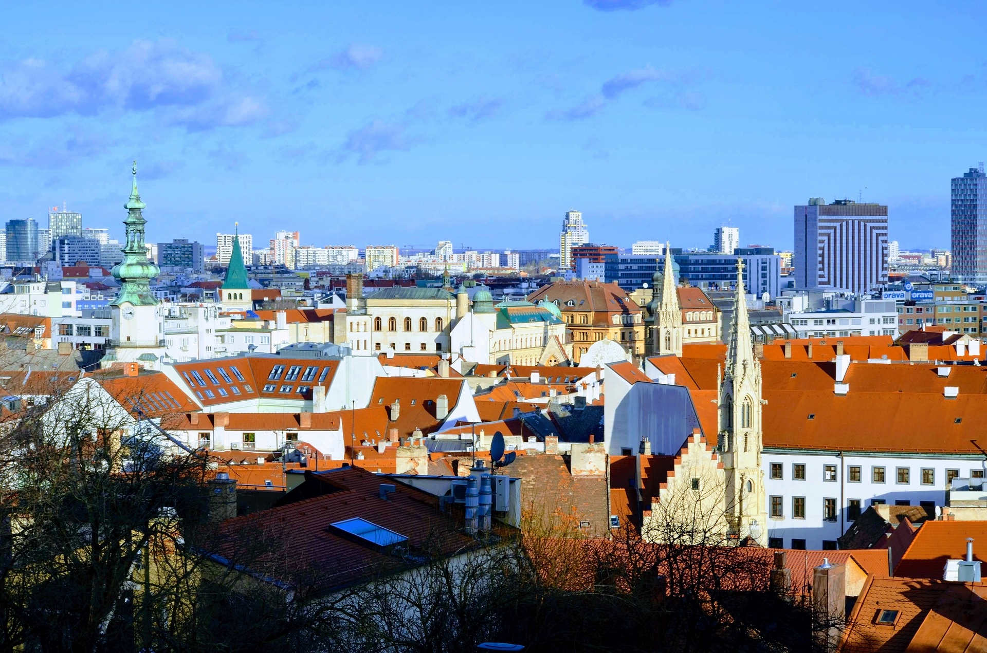 bratislava-g66542f5b1_1920.jpg