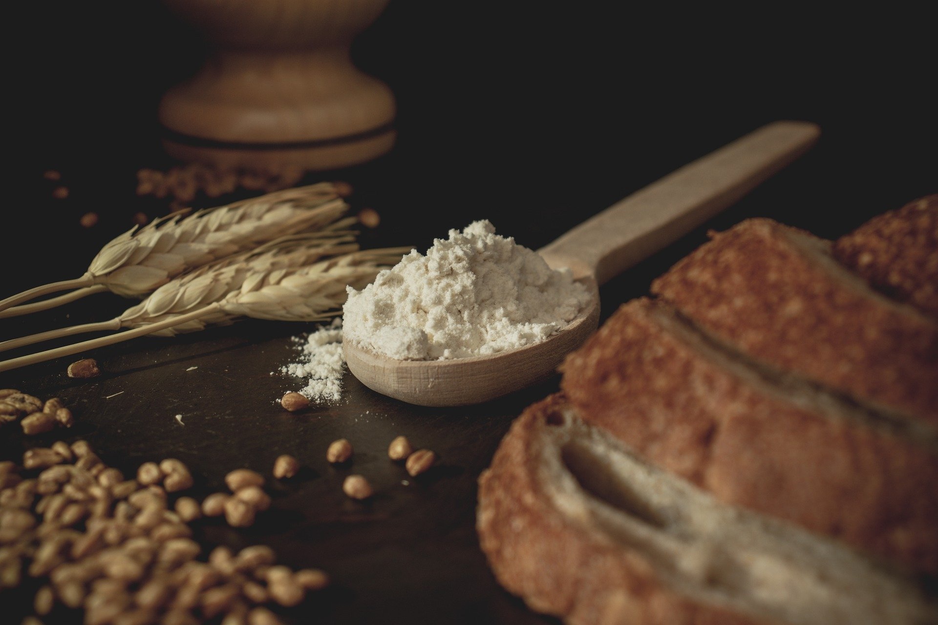 bread-ge4ae00707_1920.jpg