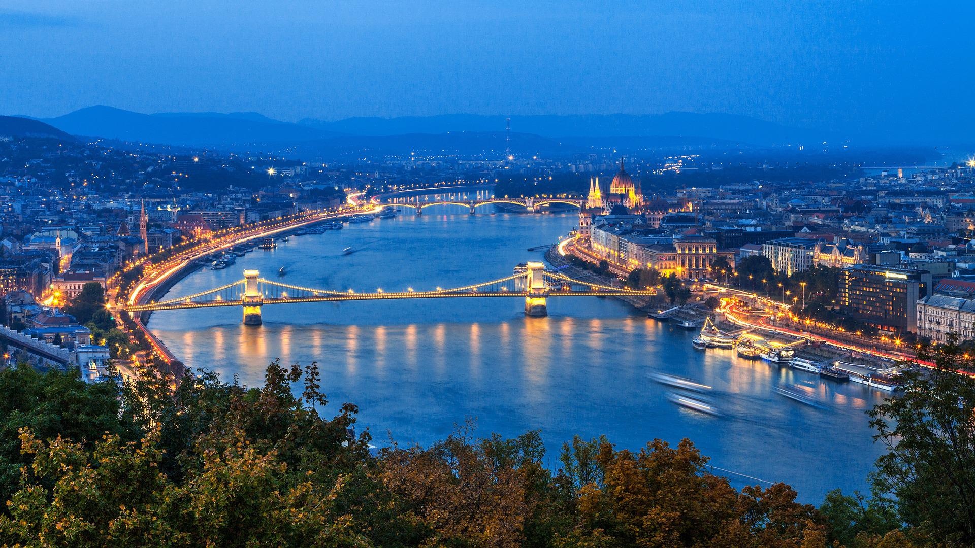 budapest-3760434_1920.jpg