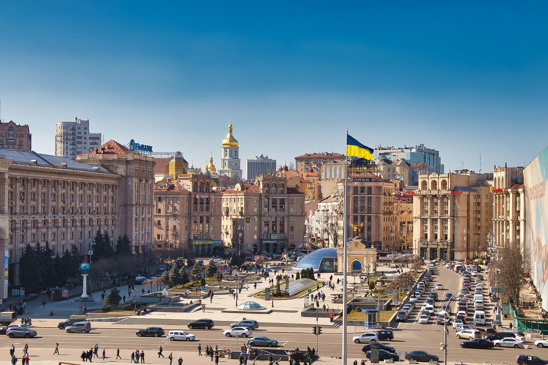buildings-g88f53d2d1_1920.jpg
