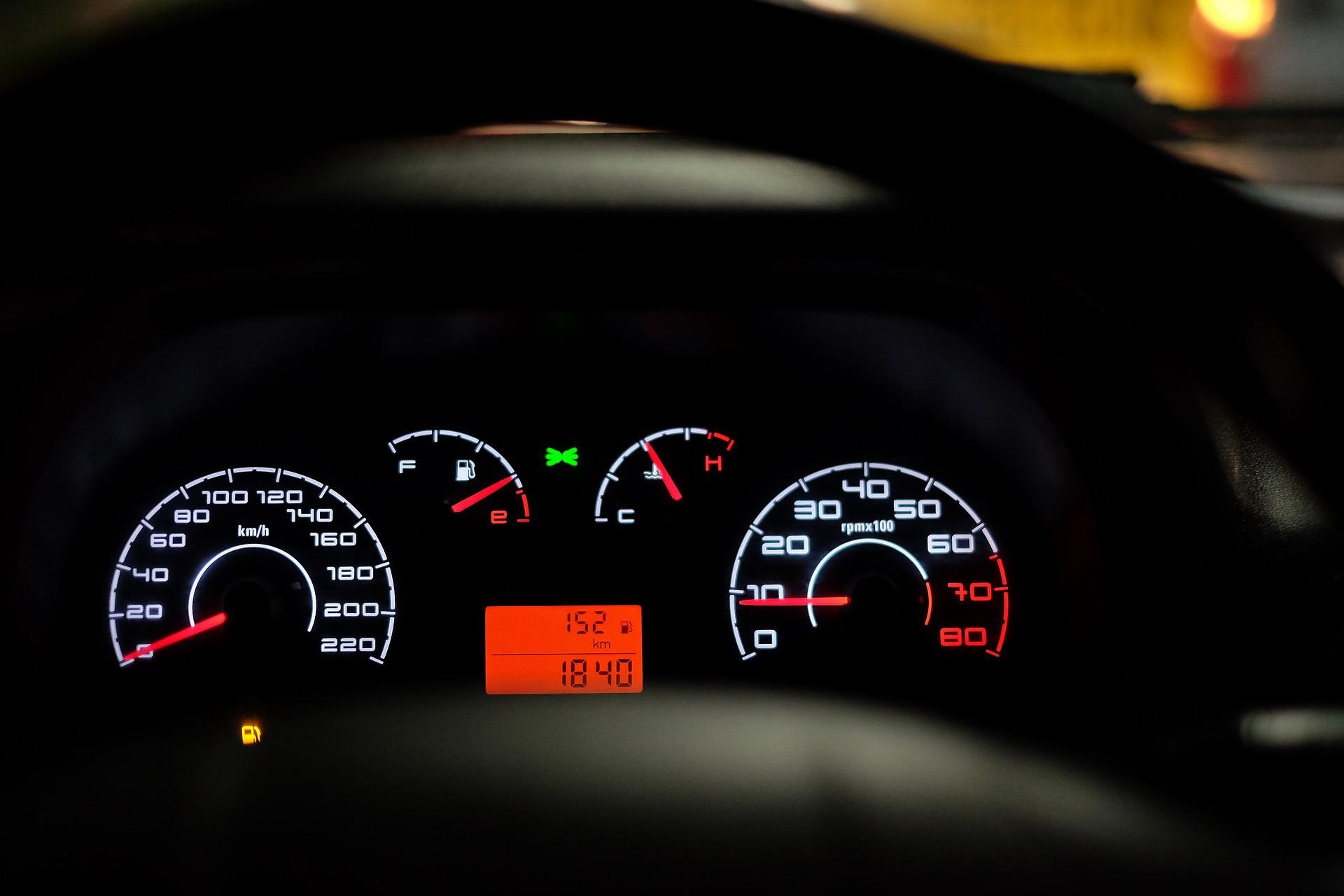 car-dashboard-gcacc15ca8_1920.jpg