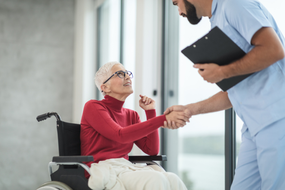 caregiver-nurse_VACJ6UWKLO.jpg