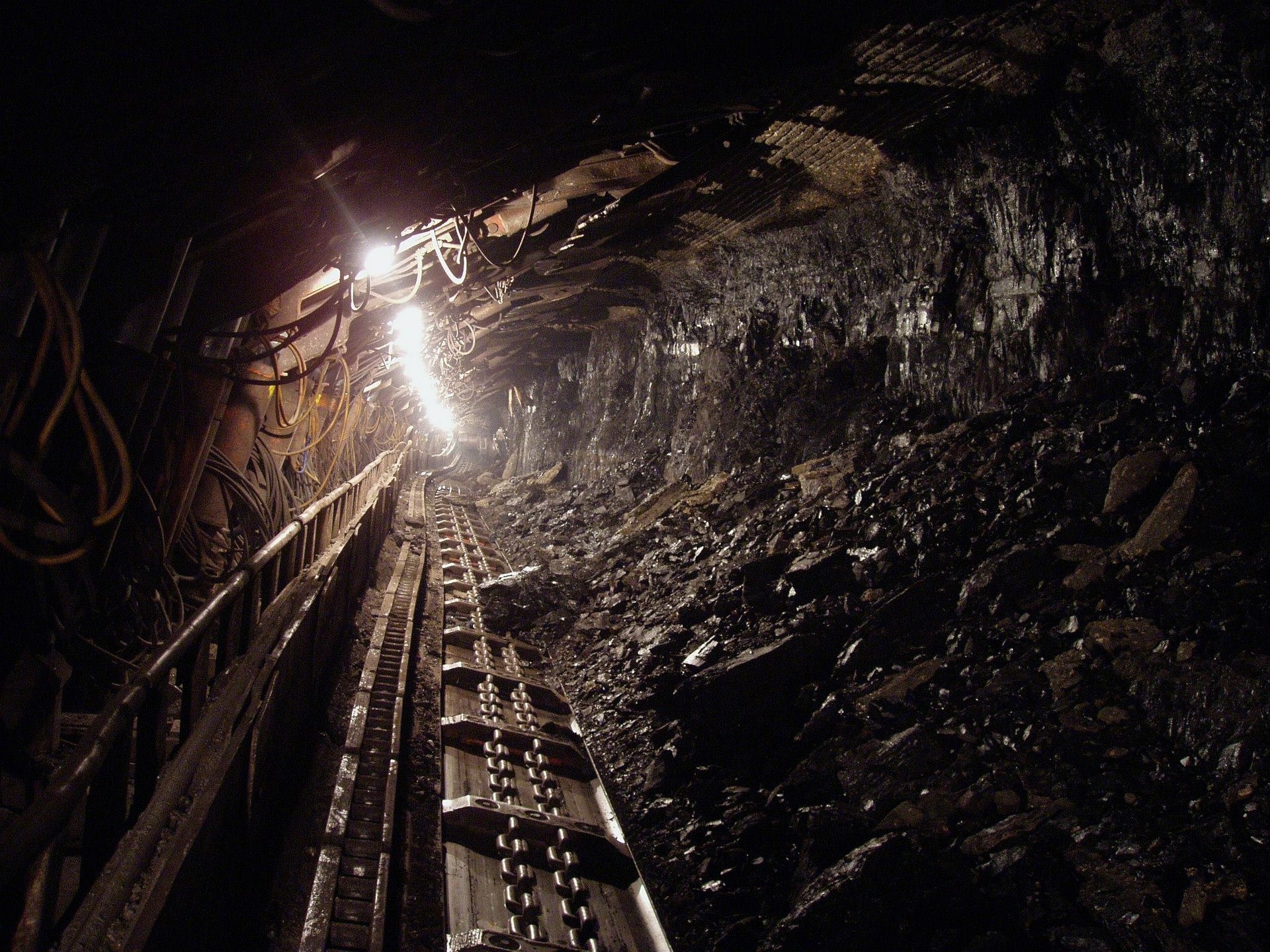 coal-g5a4f671a8_1920.jpg