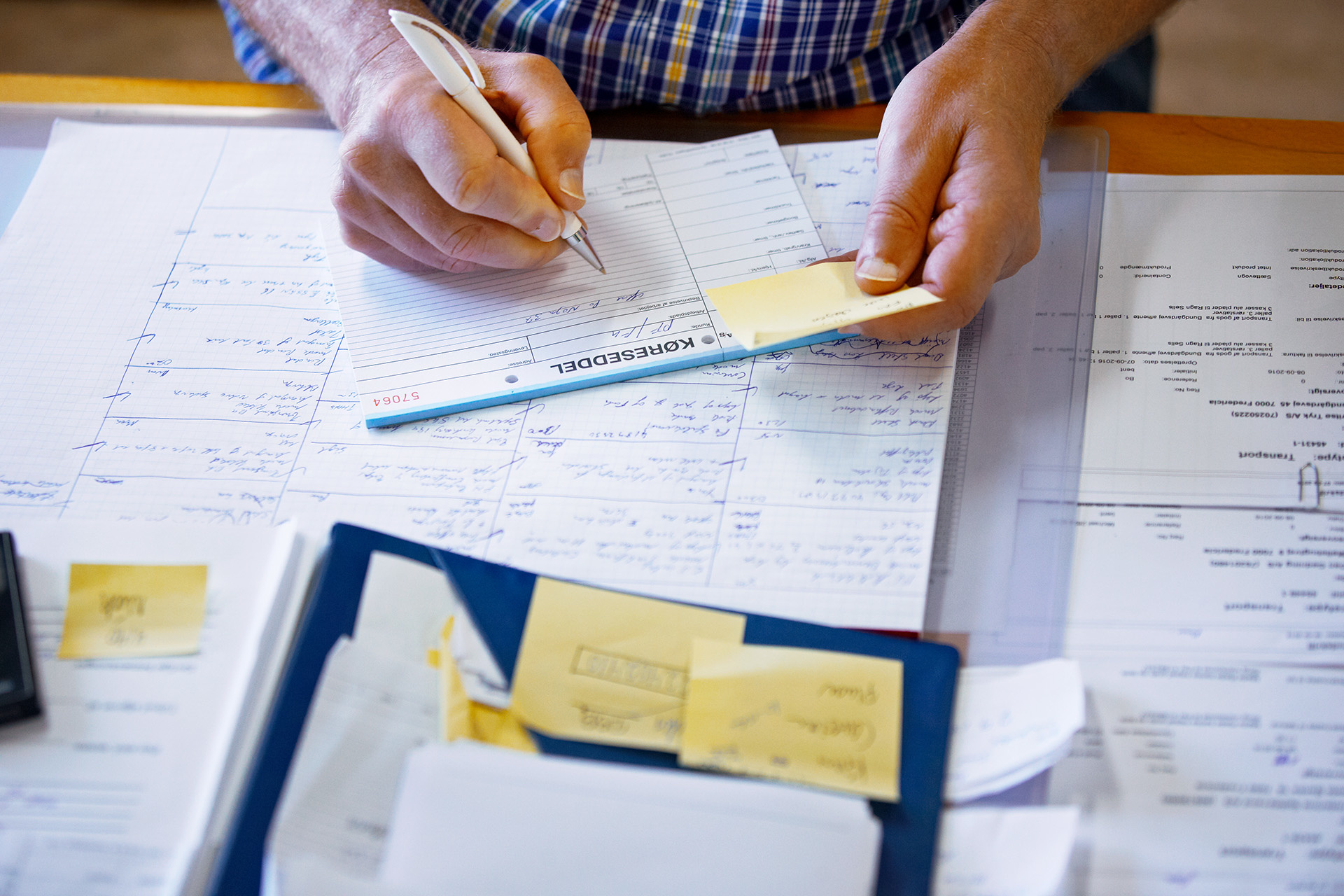 desk-writing-work-man-table-person-911763-pxhere.com.jpg