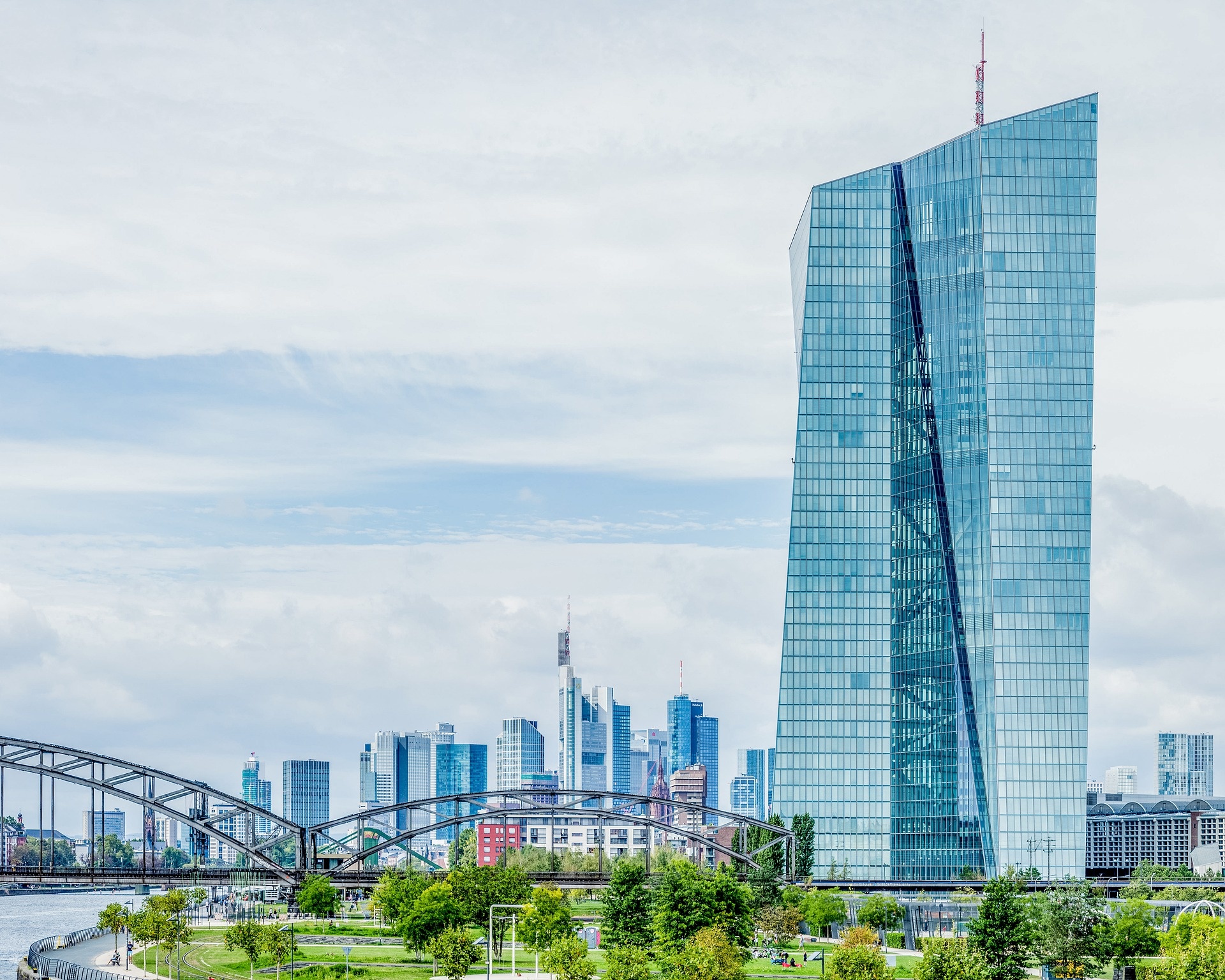 ecb-gecef3cf49_1920.jpg