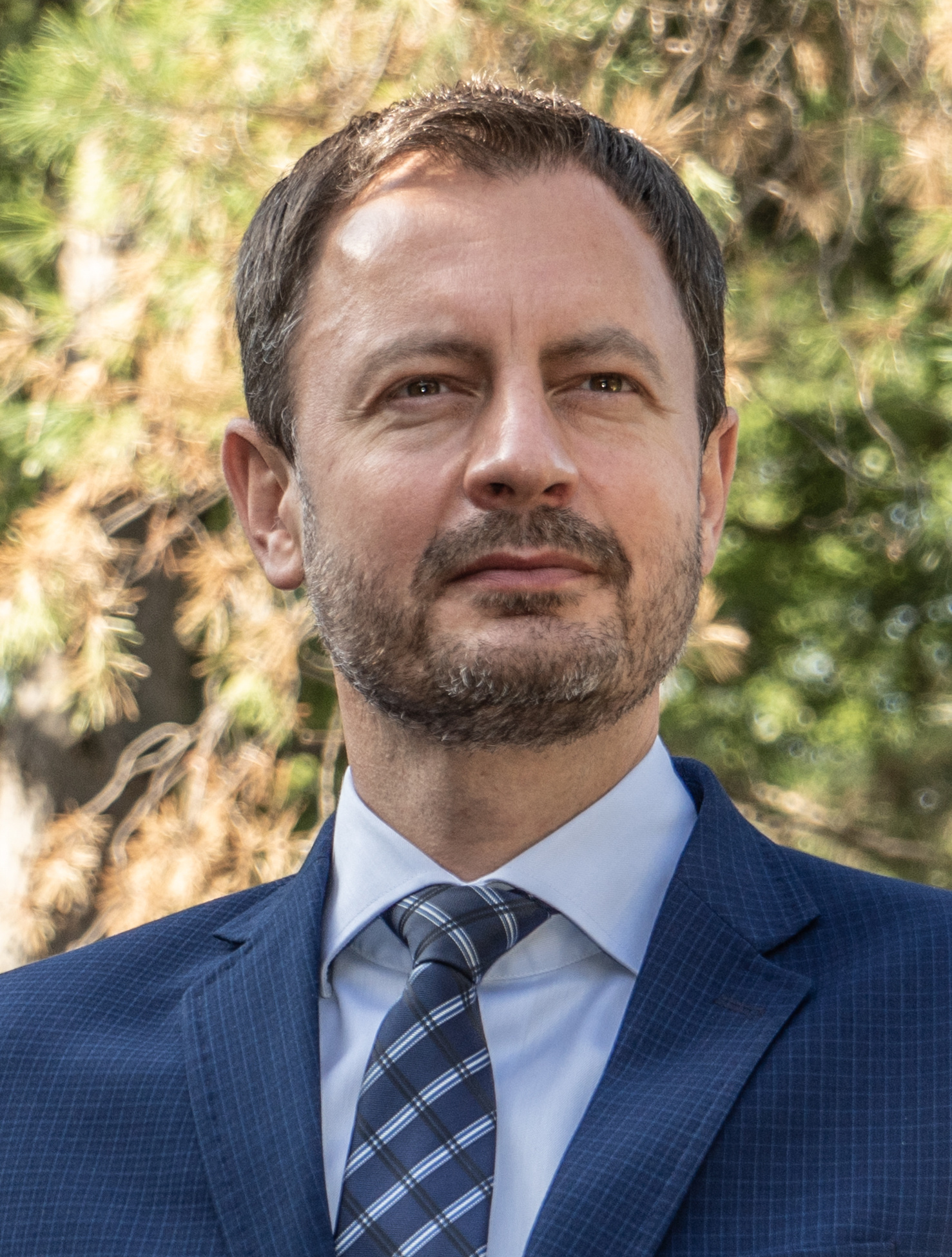 Eduard_Heger_opening_a_school_02.jpg