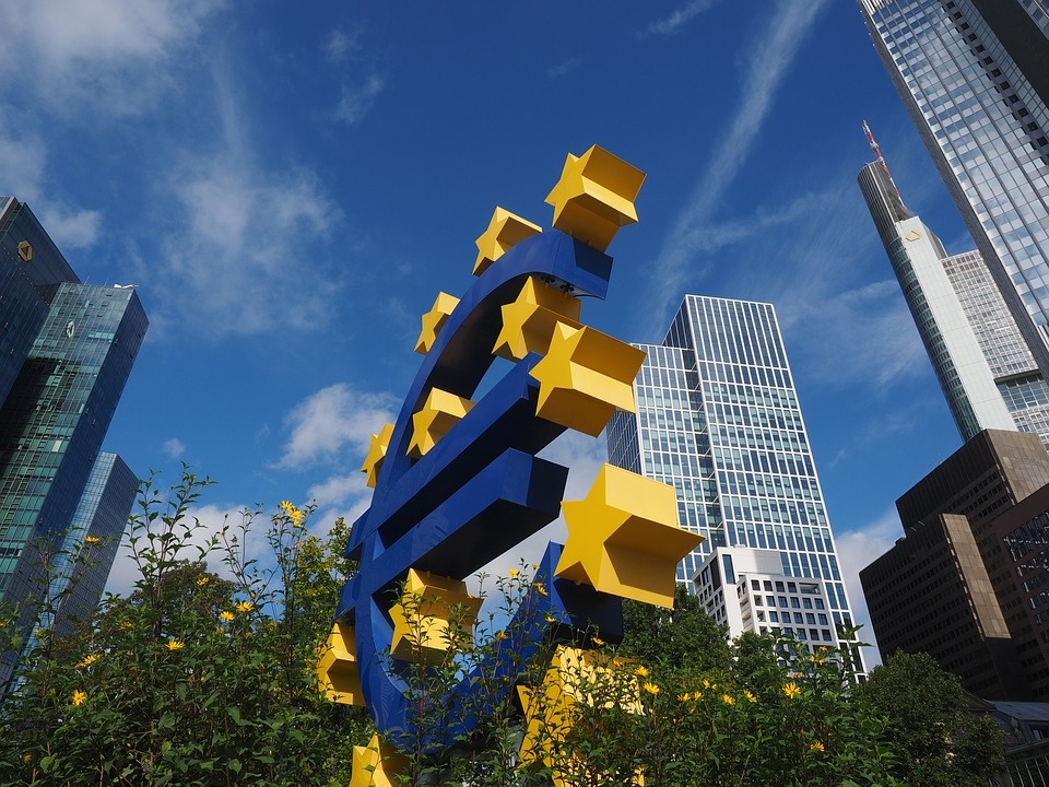 euro-sculpture-2867942_960_720.jpg
