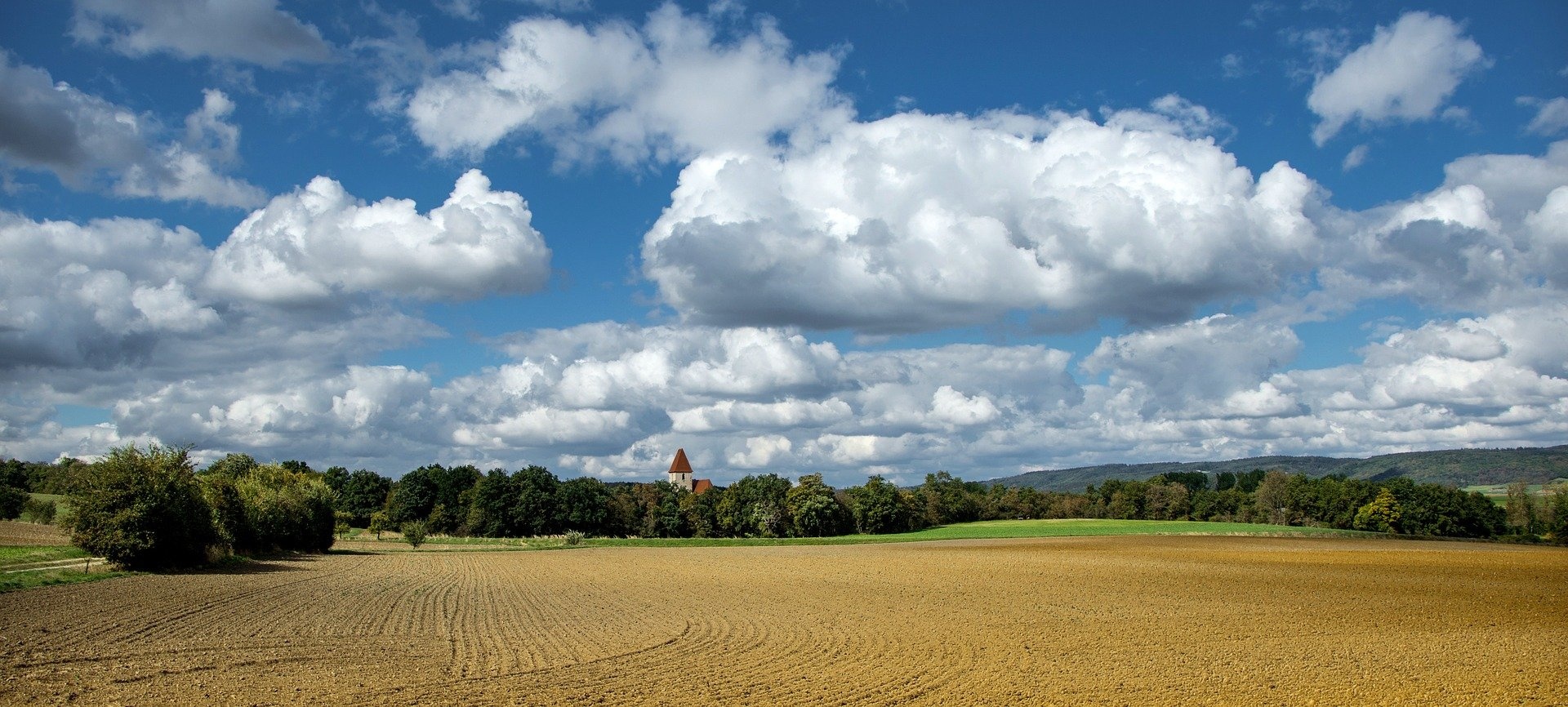 farm-g752b53f94_1920.jpg